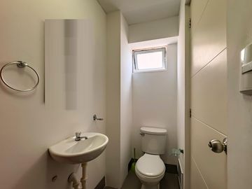 PRECIOSO DUPLEX A 20 m. DEL MALECON, VISTA LATERAL AL MAR