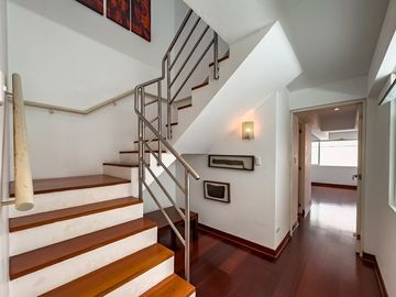 PRECIOSO DUPLEX A 20 m. DEL MALECON, VISTA LATERAL AL MAR