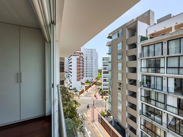 PRECIOSO DUPLEX A 20 m. DEL MALECON, VISTA LATERAL AL MAR