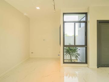 Newly built single house, modern minimalist style, 3 bedrooms, Tha Wang Tan area, spacious area, modern design, near Chiang Mai city, near Big C, near