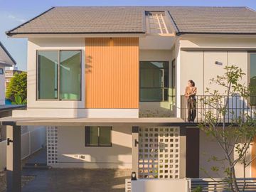 Newly built single house, modern minimalist style, 3 bedrooms, Tha Wang Tan area, spacious area, modern design, near Chiang Mai city, near Big C, near