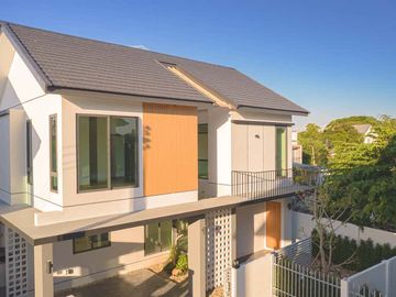 Newly built single house, modern minimalist style, 3 bedrooms, Tha Wang Tan area, spacious area, modern design, near Chiang Mai city, near Big C, near