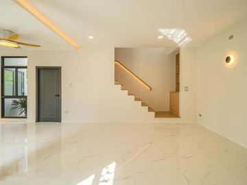 Newly built single house, modern minimalist style, 3 bedrooms, Tha Wang Tan area, spacious area, modern design, near Chiang Mai city, near Big C, near