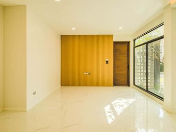 Newly built single house, modern minimalist style, 3 bedrooms, Tha Wang Tan area, spacious area, modern design, near Chiang Mai city, near Big C, near