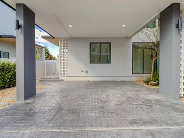 Newly built single house, modern minimalist style, 3 bedrooms, Tha Wang Tan area, spacious area, modern design, near Chiang Mai city, near Big C, near