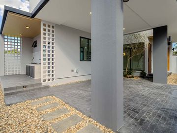Newly built single house, modern minimalist style, 3 bedrooms, Tha Wang Tan area, spacious area, modern design, near Chiang Mai city, near Big C, near
