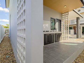 Newly built single house, modern minimalist style, 3 bedrooms, Tha Wang Tan area, spacious area, modern design, near Chiang Mai city, near Big C, near
