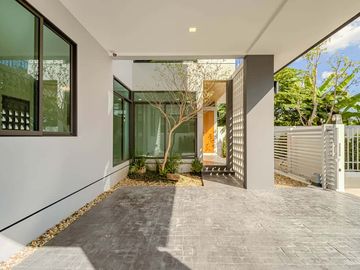 Newly built single house, modern minimalist style, 3 bedrooms, Tha Wang Tan area, spacious area, modern design, near Chiang Mai city, near Big C, near
