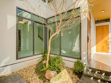Newly built single house, modern minimalist style, 3 bedrooms, Tha Wang Tan area, spacious area, modern design, near Chiang Mai city, near Big C, near