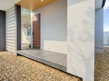 Newly built single house, modern minimalist style, 3 bedrooms, Tha Wang Tan area, spacious area, modern design, near Chiang Mai city, near Big C, near