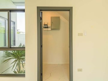 Newly built single house, modern minimalist style, 3 bedrooms, Tha Wang Tan area, spacious area, modern design, near Chiang Mai city, near Big C, near