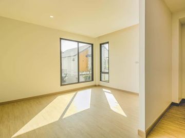 Newly built single house, modern minimalist style, 3 bedrooms, Tha Wang Tan area, spacious area, modern design, near Chiang Mai city, near Big C, near