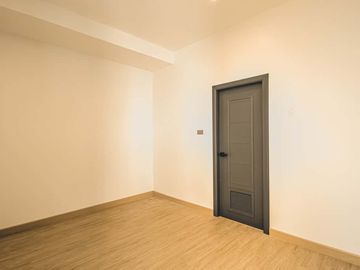 Newly built single house, modern minimalist style, 3 bedrooms, Tha Wang Tan area, spacious area, modern design, near Chiang Mai city, near Big C, near