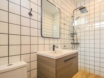 Newly built single house, modern minimalist style, 3 bedrooms, Tha Wang Tan area, spacious area, modern design, near Chiang Mai city, near Big C, near