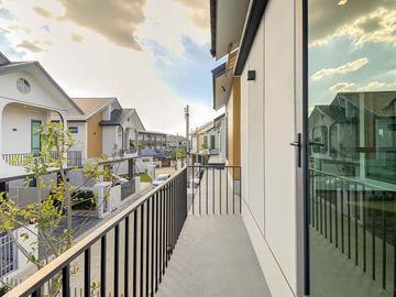 Newly built single house, modern minimalist style, 3 bedrooms, Tha Wang Tan area, spacious area, modern design, near Chiang Mai city, near Big C, near