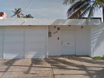 Casa en venta ubicada en Col. Maria de la Piedad, Coatzacoalcos, Veracruz.
