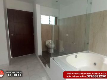 Se vende casa amplia en Buga-valle, Barrio  Santa Rita