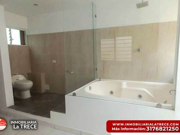 Se vende casa amplia en Buga-valle, Barrio  Santa Rita