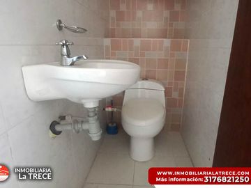 Se vende casa amplia en Buga-valle, Barrio  Santa Rita