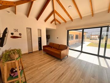 Hermosa Parcela con casa sólida y piscina en Padre Hurtado.