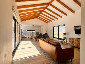 Hermosa Parcela con casa sólida y piscina en Padre Hurtado.