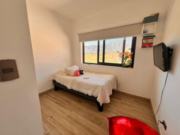 Hermosa Parcela con casa sólida y piscina en Padre Hurtado.