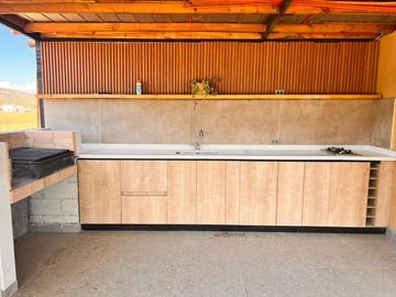 Hermosa Parcela con casa sólida y piscina en Padre Hurtado.