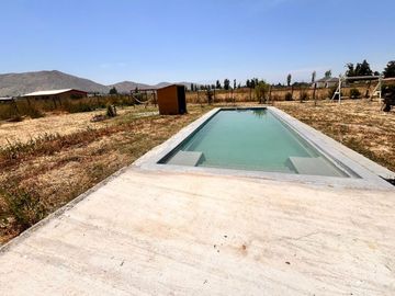 Hermosa Parcela con casa sólida y piscina en Padre Hurtado.