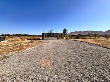 Hermosa Parcela con casa sólida y piscina en Padre Hurtado.