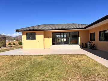 Hermosa Parcela con casa sólida y piscina en Padre Hurtado.