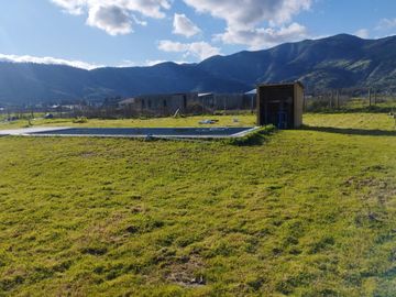 Hermosa Parcela con casa sólida y piscina en Padre Hurtado.