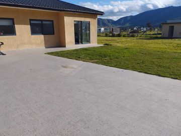Hermosa Parcela con casa sólida y piscina en Padre Hurtado.