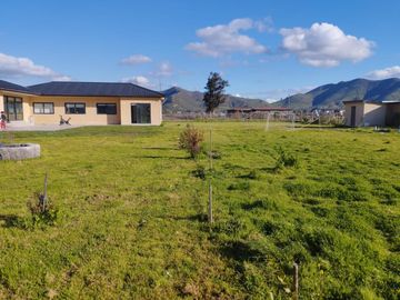 Hermosa Parcela con casa sólida y piscina en Padre Hurtado.