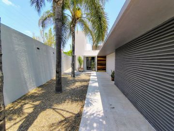 VENTA CASA DE UNA SAOLA PLANTA EN VILLAS DEL MESON CON CUARTO DE SERVICIO