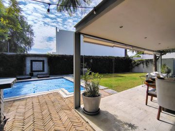 VENTA CASA DE UNA SAOLA PLANTA EN VILLAS DEL MESON CON CUARTO DE SERVICIO