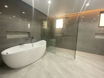 🌟 FOR SALE 📍 Portofino South, Brgy. Almanza Dos, Las Piñas City