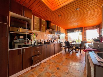 HERMOSA CASA EN VENTE EN SAN JOQUIN. LA SERENA.