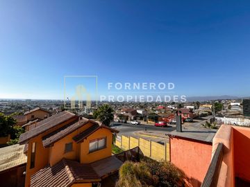 HERMOSA CASA EN VENTE EN SAN JOQUIN. LA SERENA.