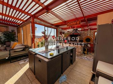 HERMOSA CASA EN VENTE EN SAN JOQUIN. LA SERENA.