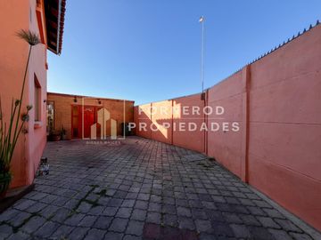 HERMOSA CASA EN VENTE EN SAN JOQUIN. LA SERENA.