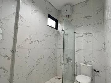 Rumah Tarum Cirendeu, Baru 3 LANTAI Murah, Ciputat Timur, Tangsel Kota Tangerang Selatan Jual Dijual