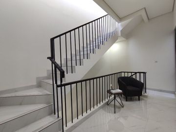 Rumah Tarum Cirendeu, Baru 3 LANTAI Murah, Ciputat Timur, Tangsel Kota Tangerang Selatan Jual Dijual