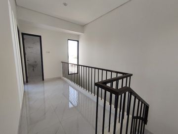 Rumah Tarum Cirendeu, Baru 3 LANTAI Murah, Ciputat Timur, Tangsel Kota Tangerang Selatan Jual Dijual
