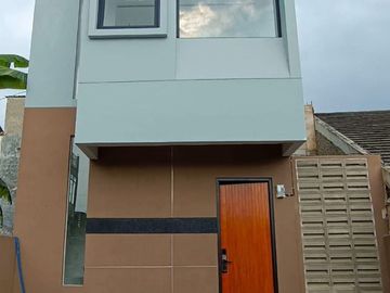 Rumah EL Cihanjuang,Baru 2/1 LANTAI Mewah Harga Murah Dekat Kota Cimahi di Bandung Barat Jual Dijual