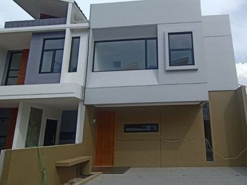 Rumah EL Cihanjuang,Baru 2/1 LANTAI Mewah Harga Murah Dekat Kota Cimahi di Bandung Barat Jual Dijual