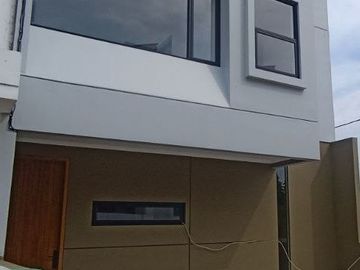 Rumah EL Cihanjuang,Baru 2/1 LANTAI Mewah Harga Murah Dekat Kota Cimahi di Bandung Barat Jual Dijual
