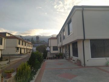 Vedo casa de 410m, urbanizacion privada El condado