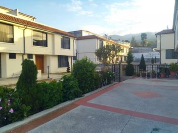 Vedo casa de 410m, urbanizacion privada El condado