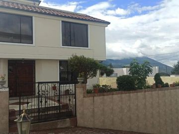 Vedo casa de 410m, urbanizacion privada El condado