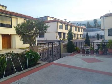 Vedo casa de 410m, urbanizacion privada El condado